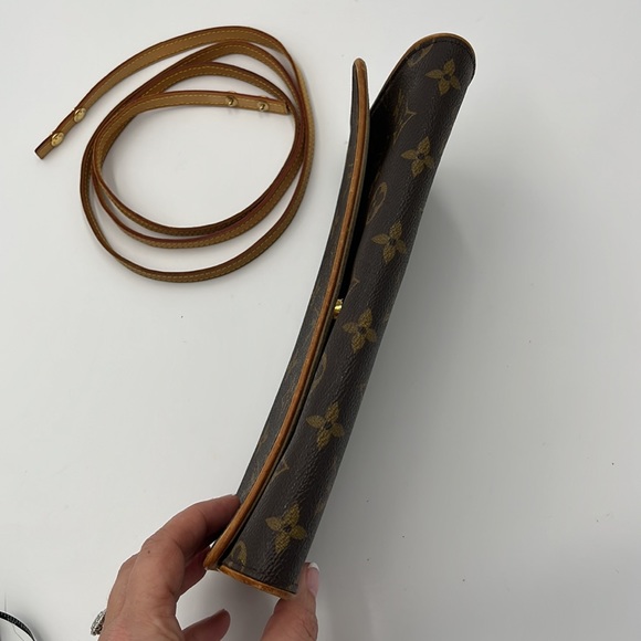 Louis Vuitton Monogram Twin Pochette with COA - Picture 10 of 17